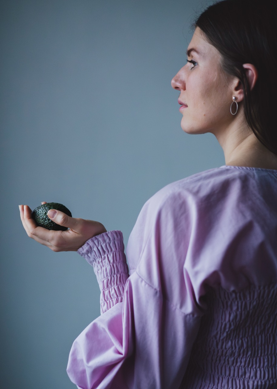 apie mane - rankoje avokadas